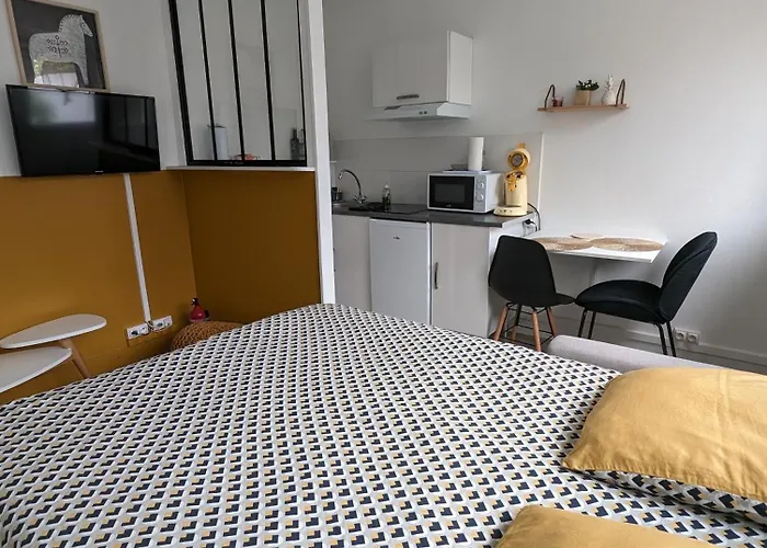 Stockholm- Cosy Et Patio, Proche Centre Lägenhet Charleville-Mézières